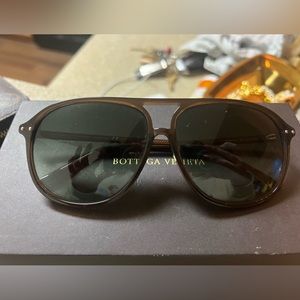 Bottega Veneta Sunglasses comes with box no scratches